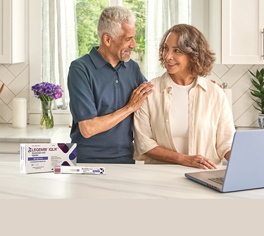 A couple in the kitchen, getting ready to inject LEQEMBI IQLIK